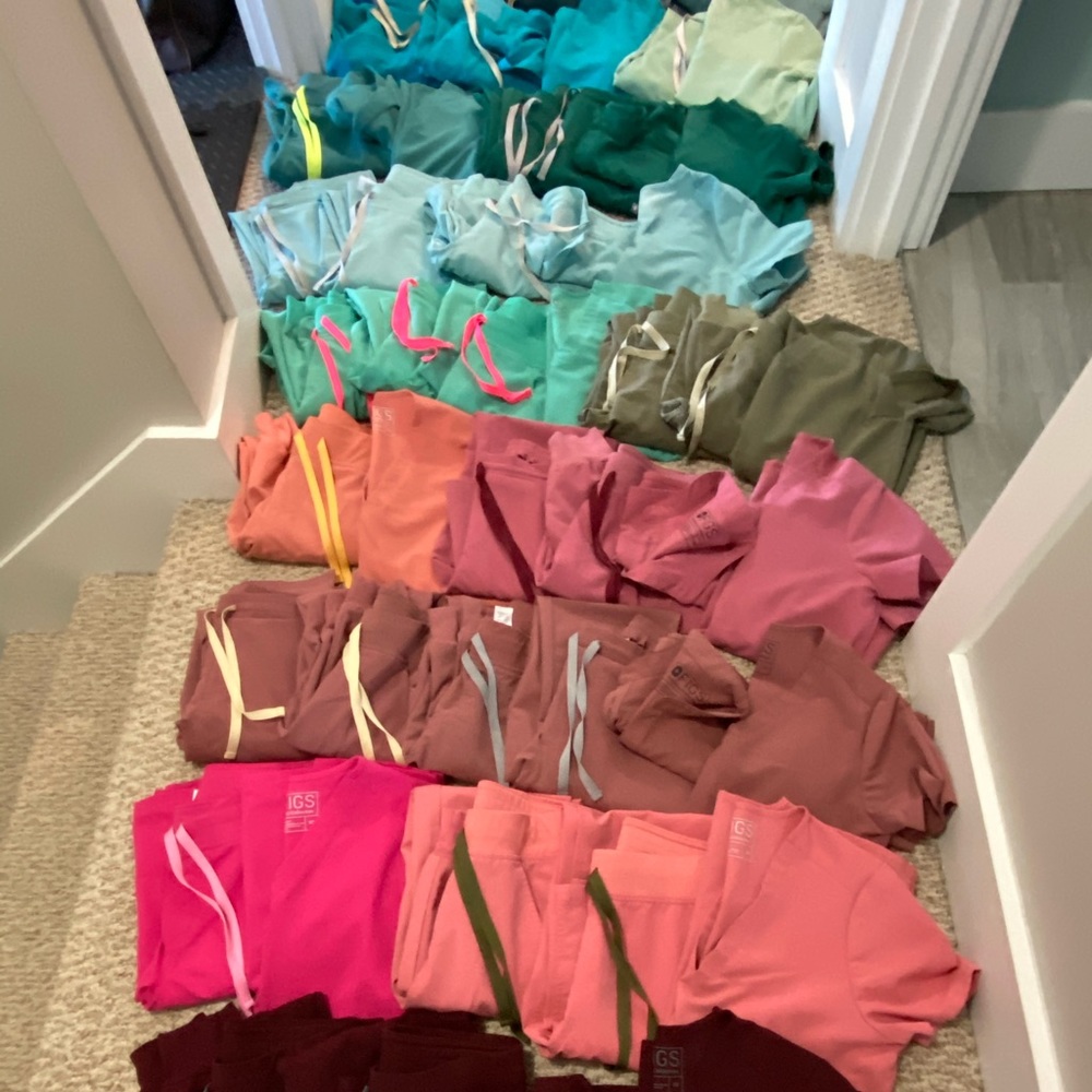 WEAR FIGS SCRUB COLLECTION - ALL COLORS 💕 - Picture 9 of 14